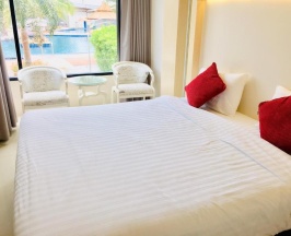 Двухместный номер Standard с видом на бассейн двуспальная кровать в The Chic 101 Hotel