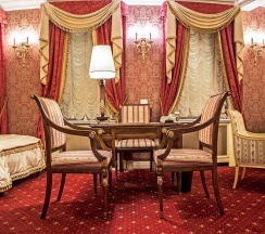Двухэтажный номер в Taleon Imperial Hotel