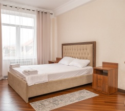 Двухкомнатный номер с одной большой  кроватью в Великий Каспий