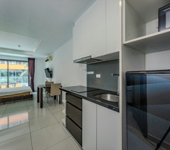 Двухместная студия с балконом двуспальная кровать в Апарт-отель C-View Residence by Apartwell