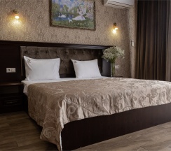 Люкс с балконом и видом на внутренний двор в Karap palace hotel