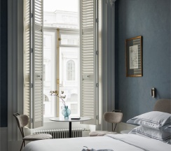 Комфорт с видом на Невский проспект в Огюстин Шатильон