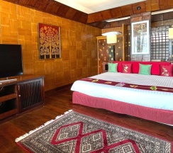 Двухместный люкс бассейн двуспальная кровать в Mom Tri's Villa Royale