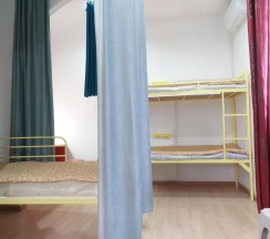 Кровать в общем номере (мужской номер) в Room Hostel Dostyk