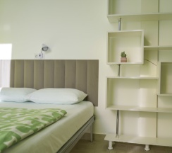Четырехместный номер со своим сан. узлом в Sunny Sochi Hostel