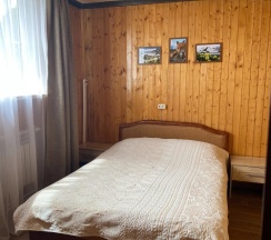 Номер стандарт семейный с 4 двуспальными кроватями в Лотос