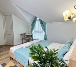 Люкс с ванной трехместный в Provance