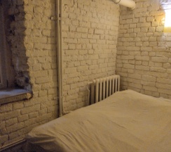 "Лофт" Мини-комната с двуспальной кроватью (с окном, цокольный этаж) в Rest Home