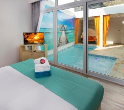Вилла с 6 комнатами с балконом в Tropicana Pool Villa