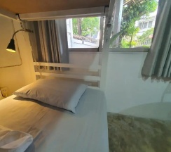 Кровать в общем номере (двуспальная кровать) в Home16 Hostel 16