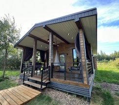 Семейный коттедж с красивым видом из окна в Болото