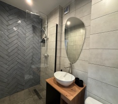 Дом с бассейном в Такой дом