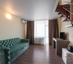 Двухуровневый семейный номер с балконом на 3-4 гостей и видом на море (корпус Б) в Оптимист