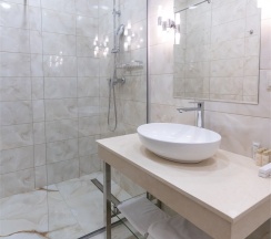 СУПЕРИОР ВЫСОКИЙ ЭТАЖ в Grand Yan Hotel
