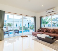 Вилла с 4 комнатами с красивым видом из окна в Отель The Oriental Beach Pearl