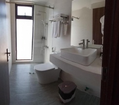 Двухместный номер Standard с видом на горы двуспальная кровать в Amia Hotel