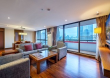 Номер Standard c 1 комнатой с балконом в Bandara Silom Suites