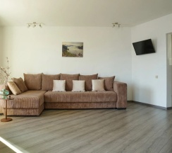 Четырёхместный коттедж с террасой с видом на озеро в Rantala