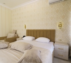 Люкс двуспальная кровать + кресло в Lazy land