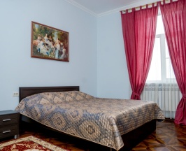 Люкс с 2 комнатами с красивым видом из окна в Льгов