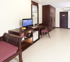 Двухместная студия с видом на бассейн двуспальная кровать в Arinara Beach Resort Phuket