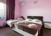 Четырехместный номер с балконом в Guest house city center