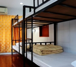 Кровать в общем номере в Home Base Hostel - Adults Only