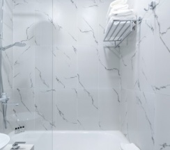 Апартаменты до 3 гостей с видом на город в V Hotel&Rooftop lounge
