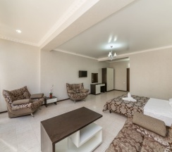 Комфорт 4х местный с балконом в Протос