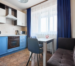 1-комнатные апартаменты улучшенные с 1 односпальной и 2 двуспальными кроватями в Ваш Комфорт Апарт на улице Дмитрия Благоева