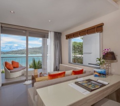 Двухместный люкс Honeymoon с видом на море двуспальная кровать в Cape Sienna Gourmet Hotel & Villas