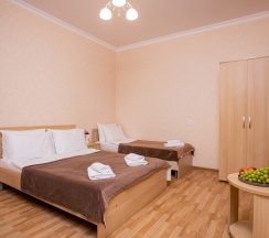 Стандарт 3-местный с двуспальной и односпальной кроватью и балконом в Джульетта