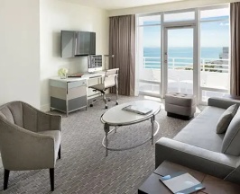 Двухместный полулюкс с балконом и oceanfront (2 отдельные кровати) в Fontainebleau Miami Beach