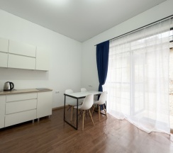 Шестиместные апартаменты с красивым видом из окна в Аибга