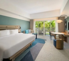 Двухместный номер Premium Deluxe с видом на бассейн двуспальная кровать в Centara Karon Resort Phuket