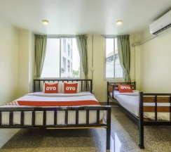 Трёхместный номер Standard в OYO 928 Leaf Hostel