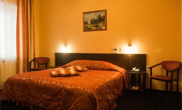 Двухкомнатный номер "Люкс" в Ангел