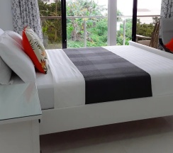 Апартаменты Deluxe c 1 комнатой с балконом в East Horizon Self-Catering