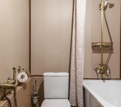 Коттедж стандарт с 2 односпальными и 1 двуспальной кроватью в Olafa Home