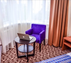 Бизнес с двуспальной кроватью KING SIZE в Raymond