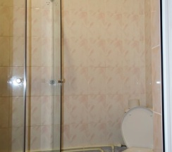 Трехместный номер с душем в Светофор