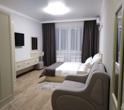 Номер полулюкс улучшенный с 1 двуспальной кроватью Жемчужина Кавказа в Ночной квартал