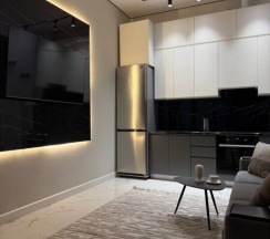 Современный пентхаус с панорамными окнами и террасой мечты, видом на море! в Как Дома 05