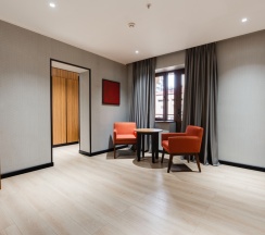 Двухместный люкс двуспальная кровать в Отель Ramada Encore by Wyndham Tashkent