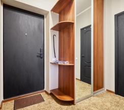 1-комнатные апартаменты улучшенные с 1 односпальной и 2 двуспальными кроватями в Ваш Комфорт Апарт на улице Дмитрия Благоева