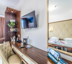 Двухместный номер Premium с балконом двуспальная кровать в Prestige Hotel and Aquapark