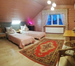 Трёхместный номер Standard с балконом и с красивым видом из окна в Апартаменты