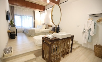 Двухместный номер Premium двуспальная кровать в YOLO Bangkok Boutique Hotel