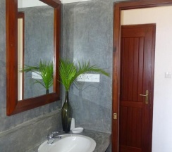 Двухместный номер Standard с балконом двуспальная кровать в Jasmine Garden Beach Guest House