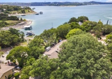 Вилла в Lakefront On Lake Travis 4 Bedroom Residence by RedAwning